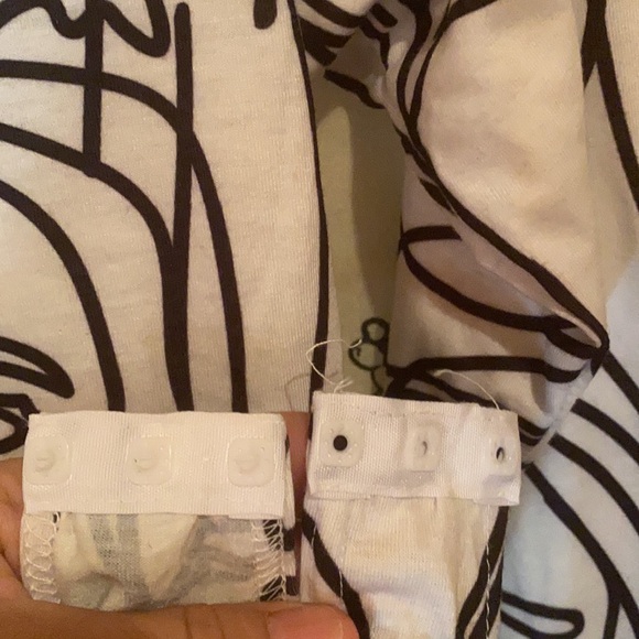 Pretty Little Thing White Slinky Abstract Face Print Bodysuit - Picture 15 of 16